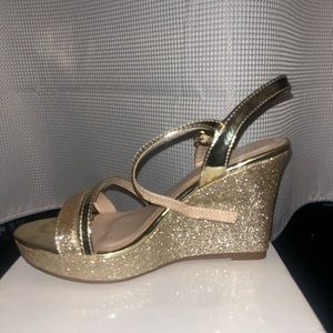 Beautiful Gold sparkly wedges perfect for homecoming prom and formals!!